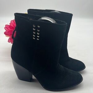 Libby Edelman Black Suede Ankle Bootie Sz 7. BAB1900B